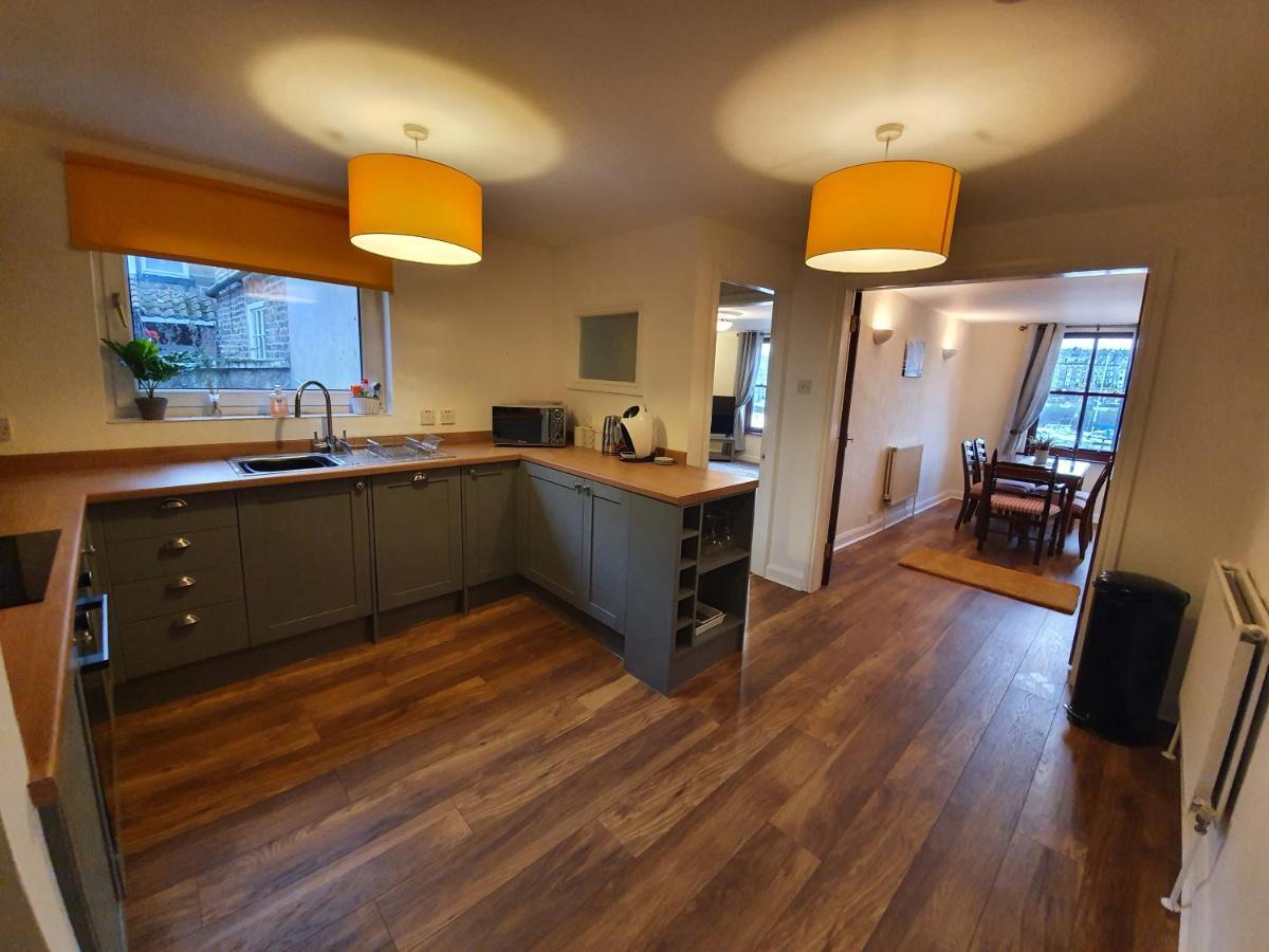 Marina House Apartment Уитби Екстериор снимка