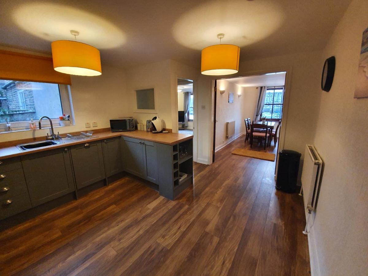 Marina House Apartment Уитби Екстериор снимка